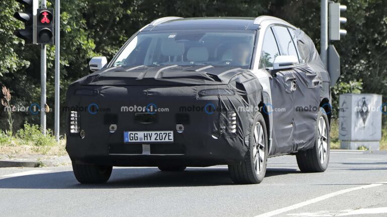 Hyundai Ioniq 7 Shows Vertical Lights In New Spy Shots